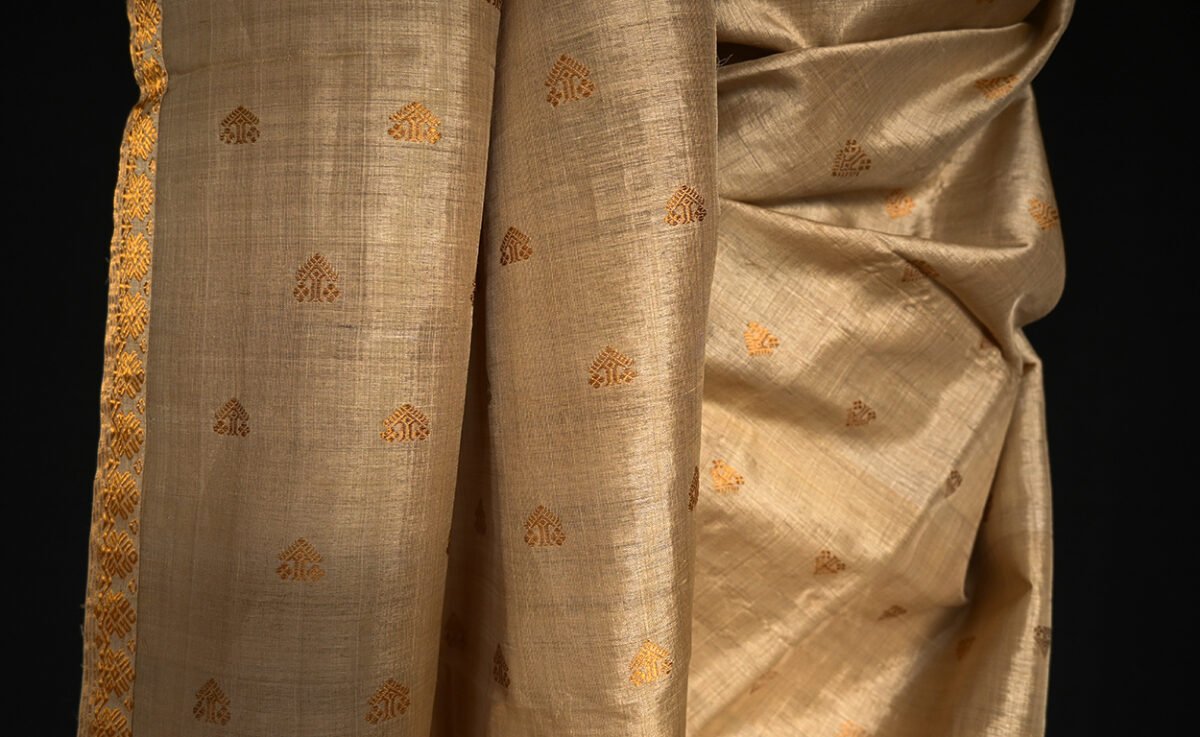 Natural Golden hue handwoven Muga Silk Saree - Image 3