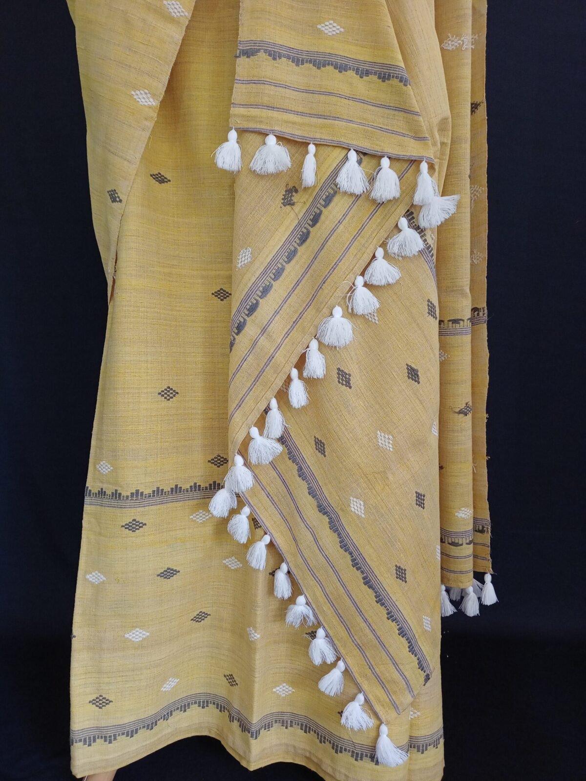 TM Yellow Eri Natural Dye Mekhela Chador - Image 3