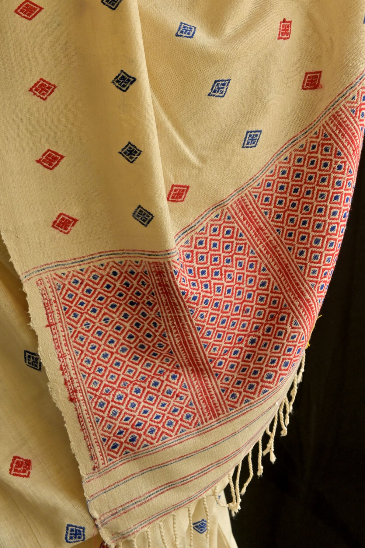 Eri Silk White Diamond Motif Mekhela Chador - Image 4