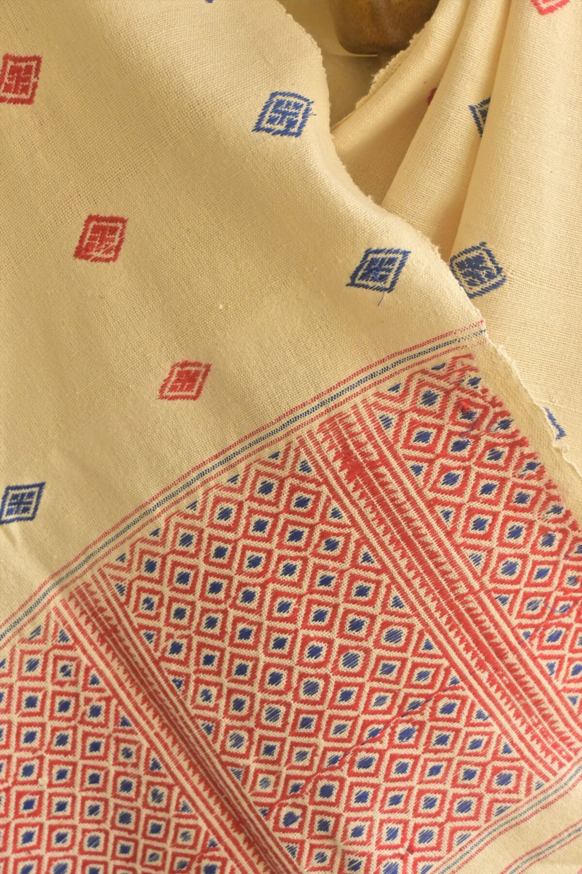 Eri Silk White Diamond Motif Mekhela Chador - Image 3