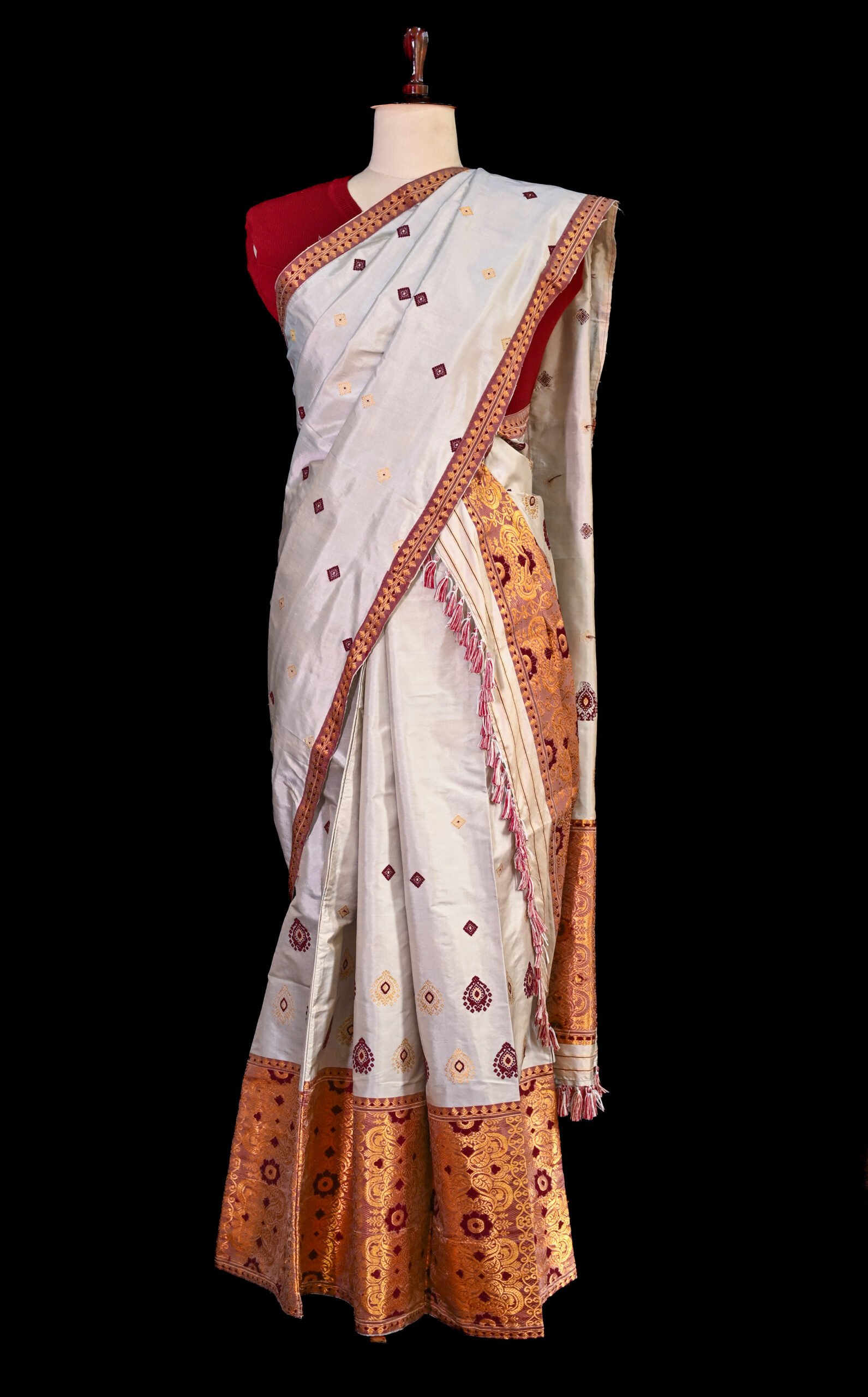 Mulberry Silk Chrome Grey Mekhela Chador - Image 2