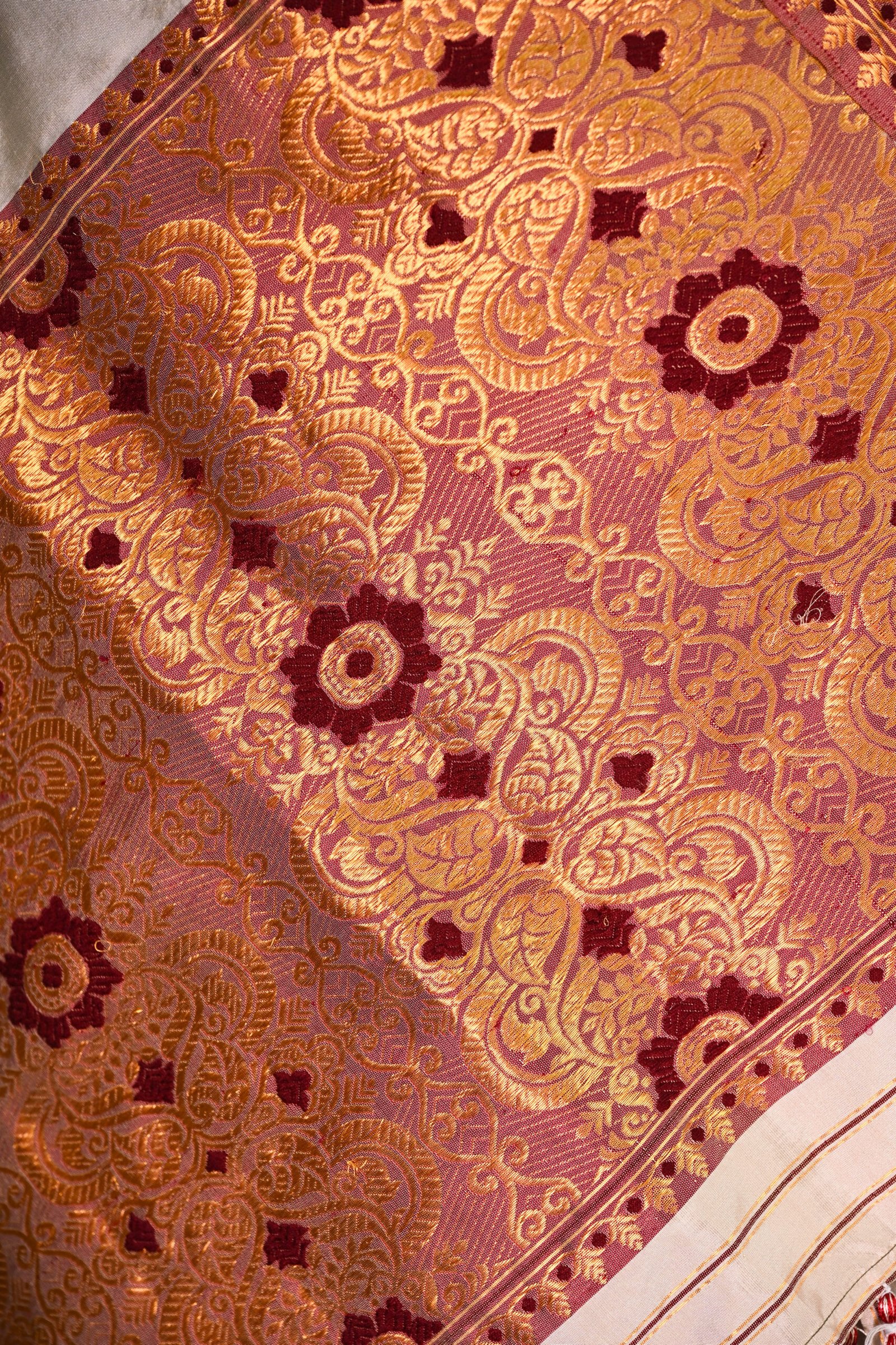 Mulberry Silk Chrome Grey Mekhela Chador - Image 6