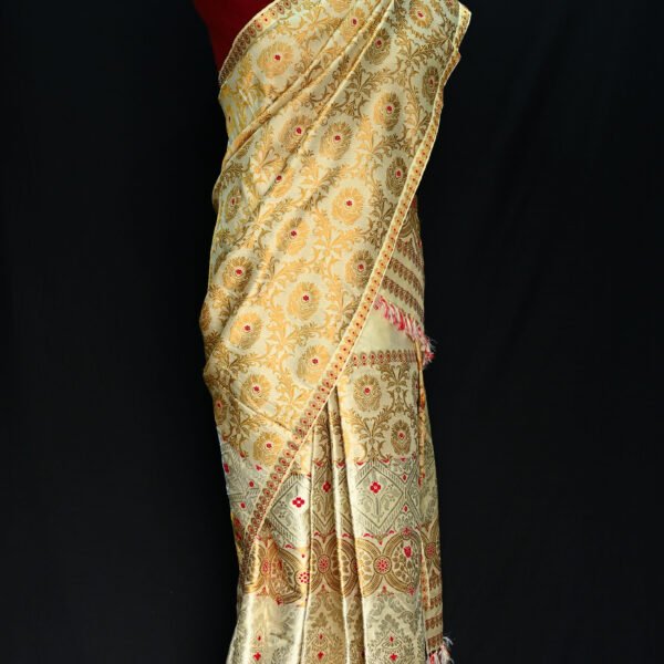 Alternative view of PAAT MEKHELA CHADOR