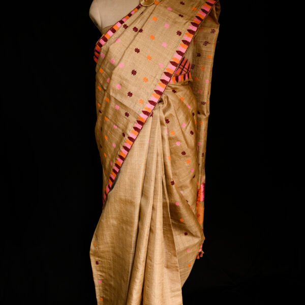 Alternative view of MUGA SAREE AARNAI