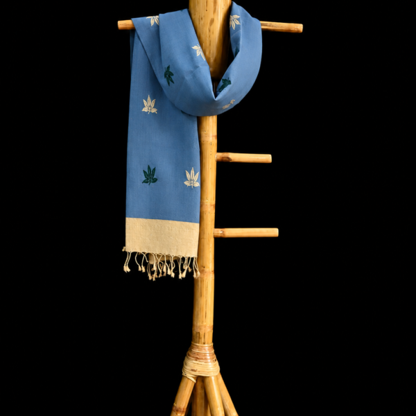 Alternative view of MUGA ERI STOLE FLORAL
